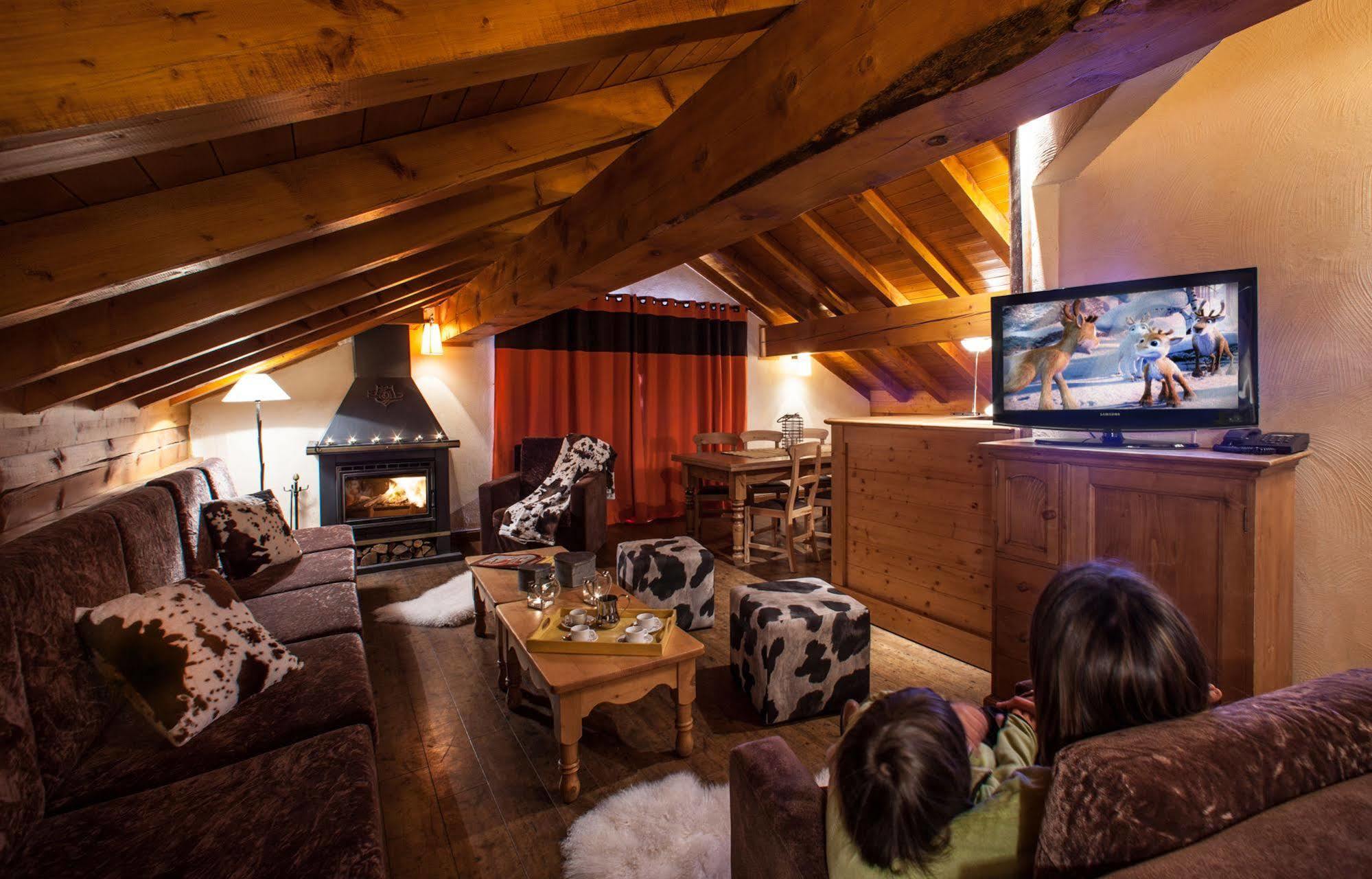 Chalets Montana Planton ทีนเญอ ภายนอก รูปภาพ