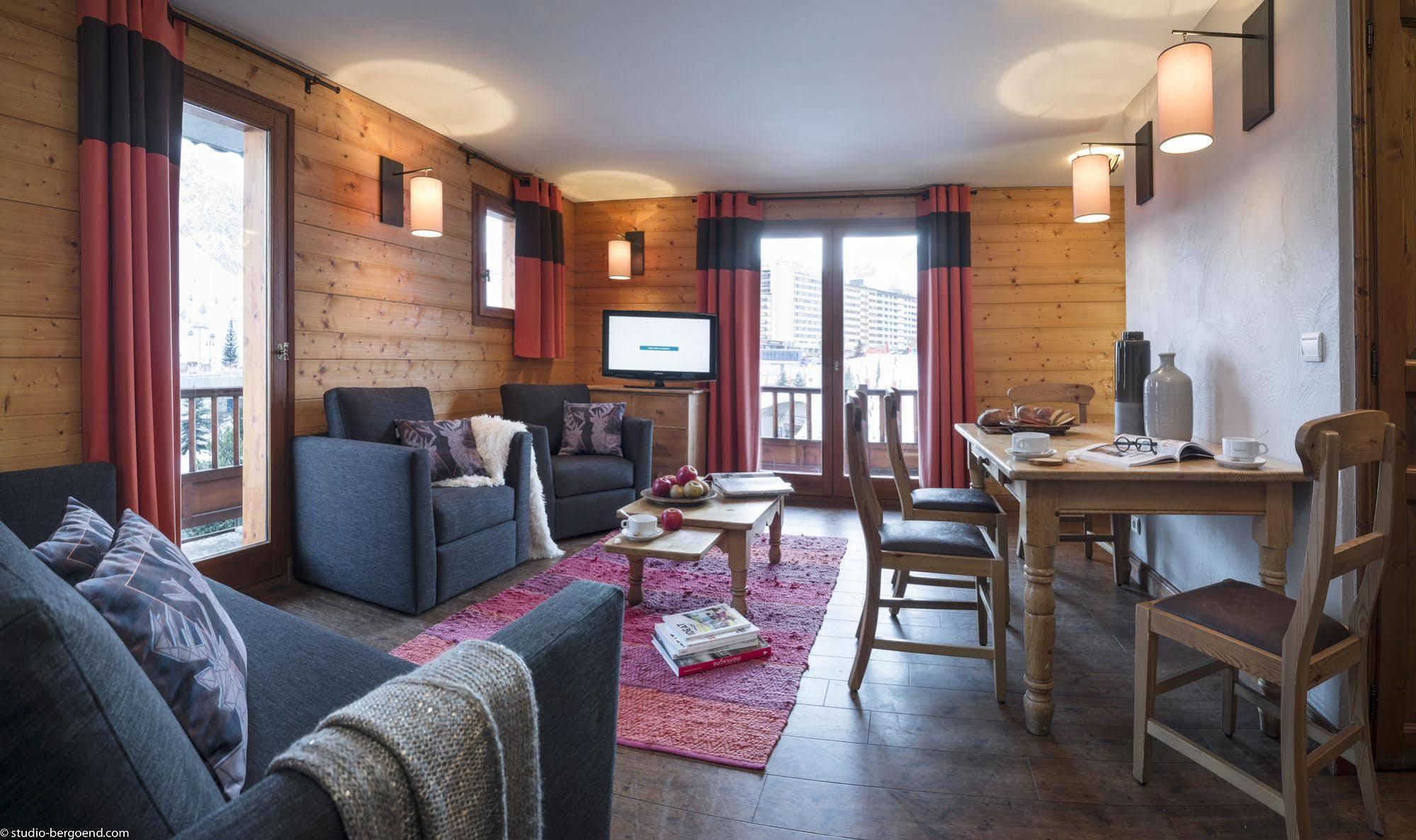 Chalets Montana Planton ทีนเญอ ภายนอก รูปภาพ