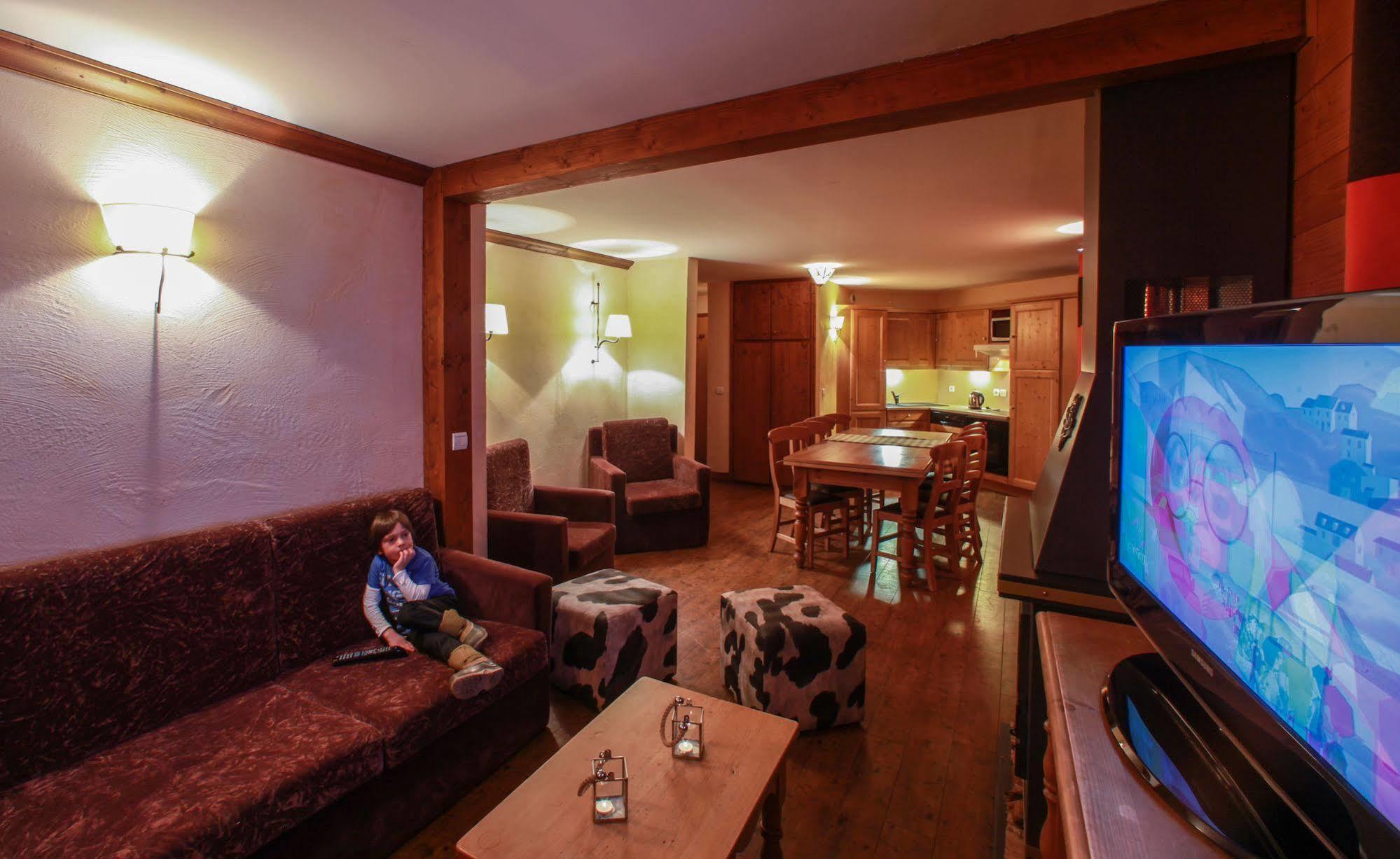 Chalets Montana Planton ทีนเญอ ภายนอก รูปภาพ